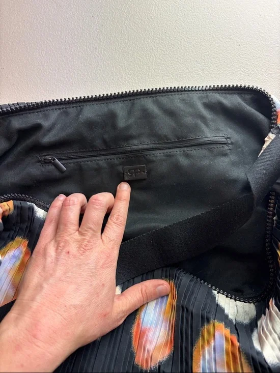 PARFOIS Pleated Half-Moon Lightweight Crossbody Bag | Sling / Shoulder Bag - Picture 7 of 7